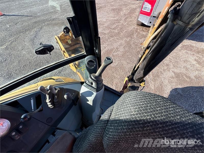 CAT 420E Retroescavadeiras