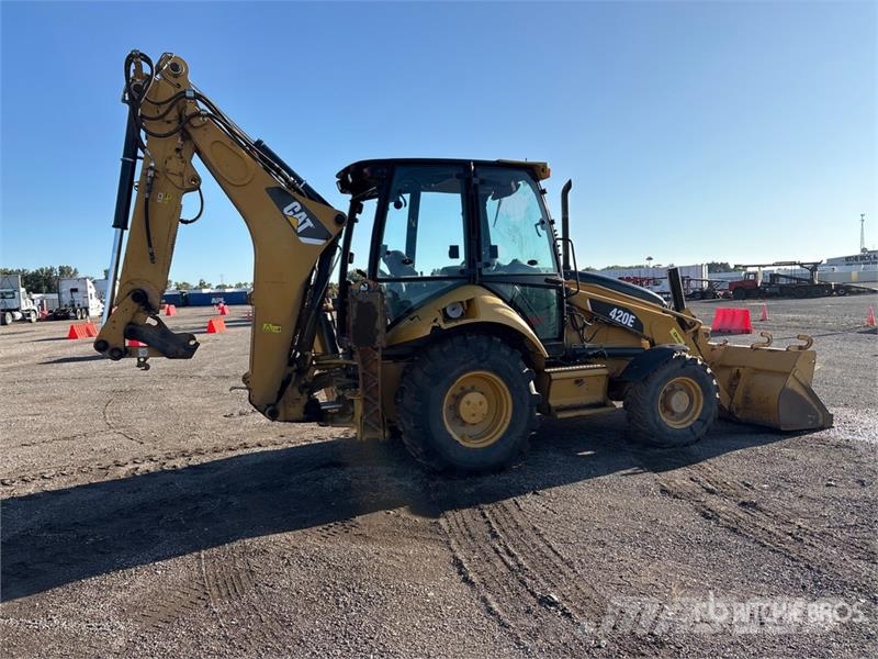 CAT 420E Retroescavadeiras