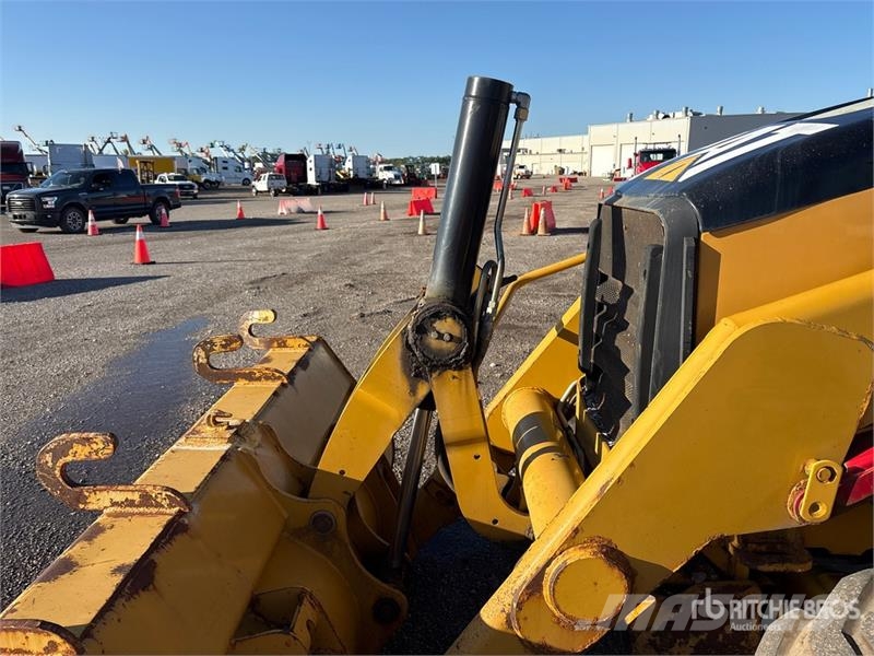 CAT 420E Retroescavadeiras