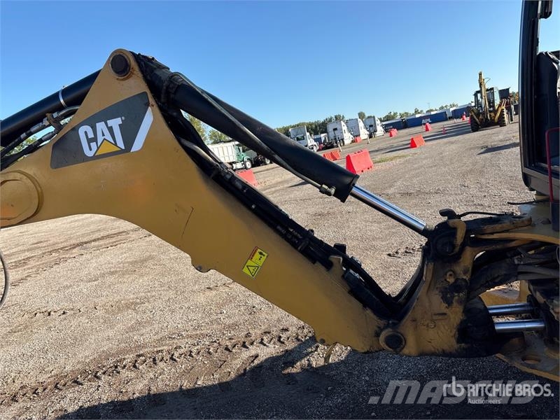 CAT 420E Retroescavadeiras