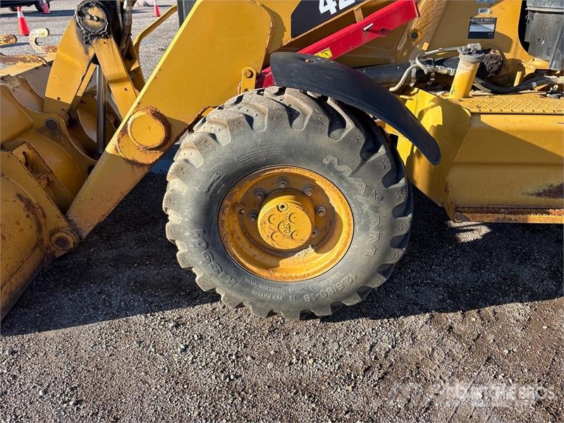 CAT 420E Retroescavadeiras