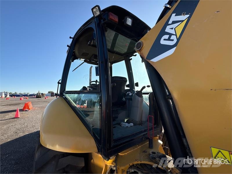 CAT 420E Retroescavadeiras
