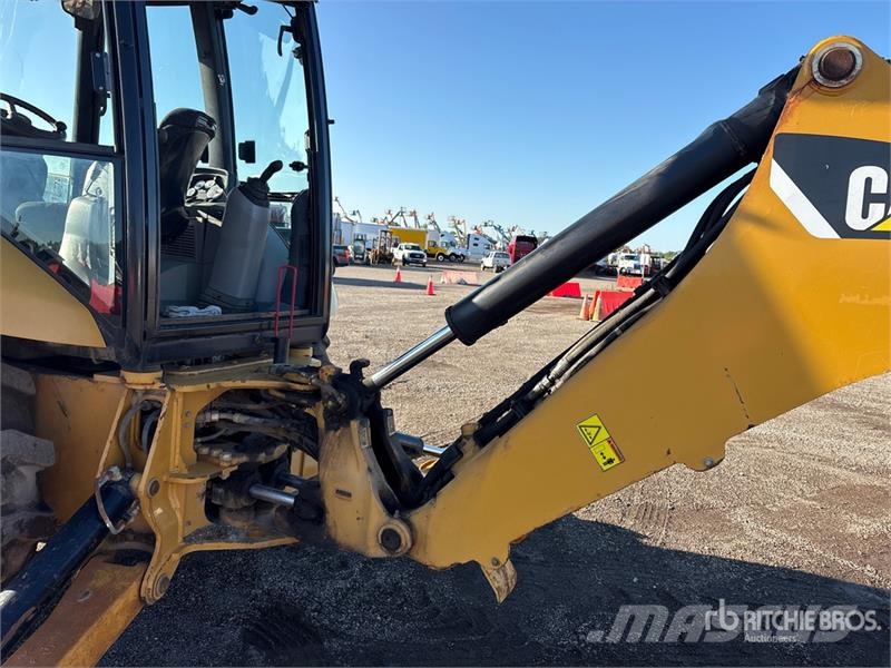 CAT 420E Retroescavadeiras