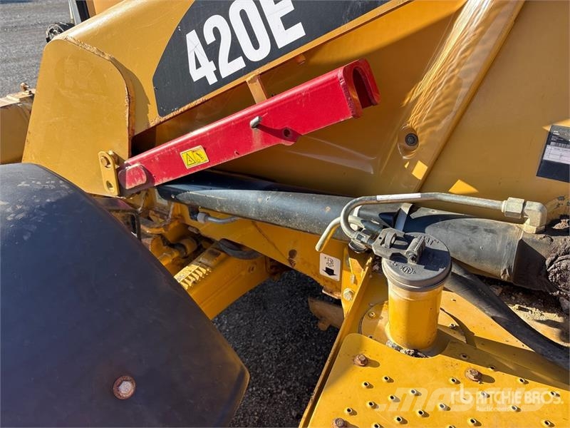 CAT 420E Retroescavadeiras