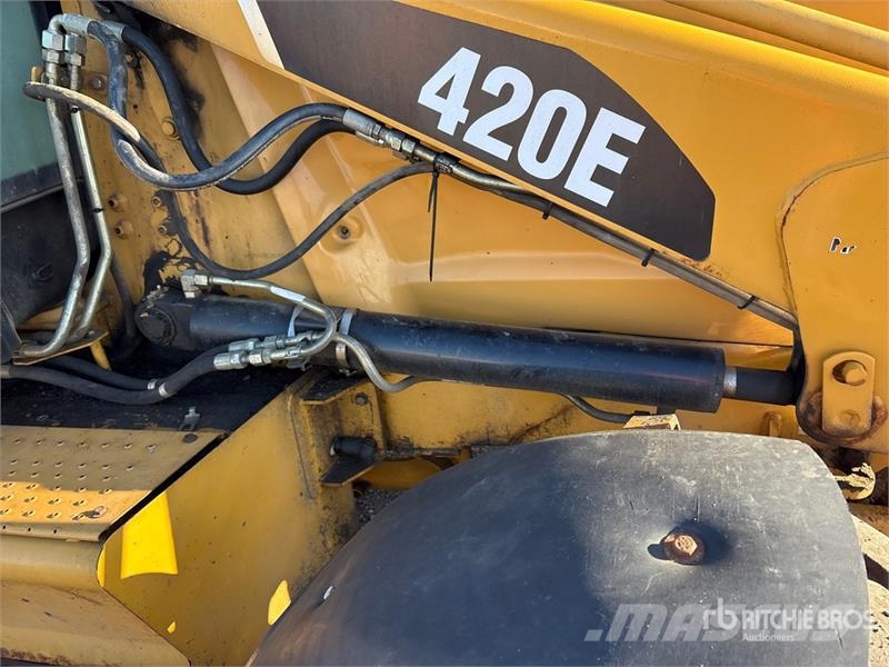 CAT 420E Retroescavadeiras