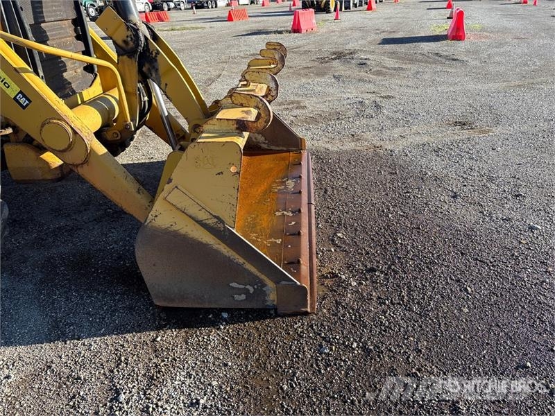 CAT 420E Retroescavadeiras