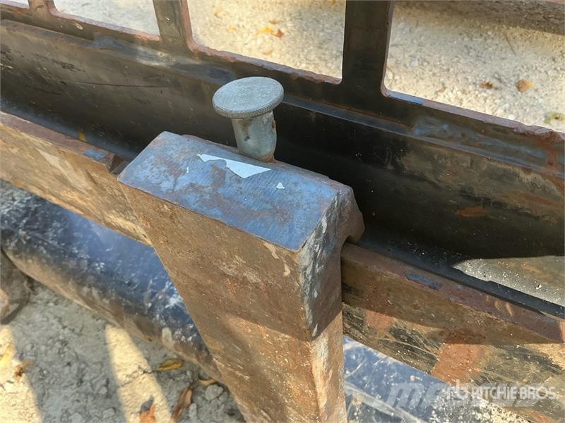 CAT 45 in Skid Steer Forks - Fits Cat 351 Vilice