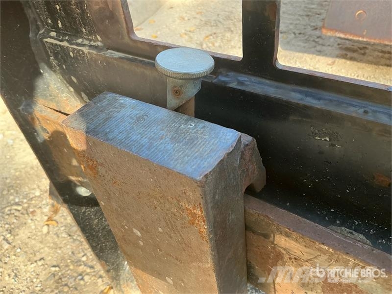 CAT 45 in Skid Steer Forks - Fits Cat 351 Vilice