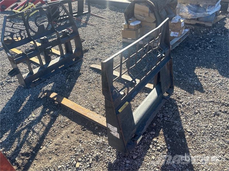 CAT 48 in Skid Steer Forks 叉子