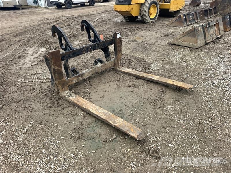 CAT 532-8222 60 in Q/C Wheel Loader Forks - Fits Cat 9 شوكات