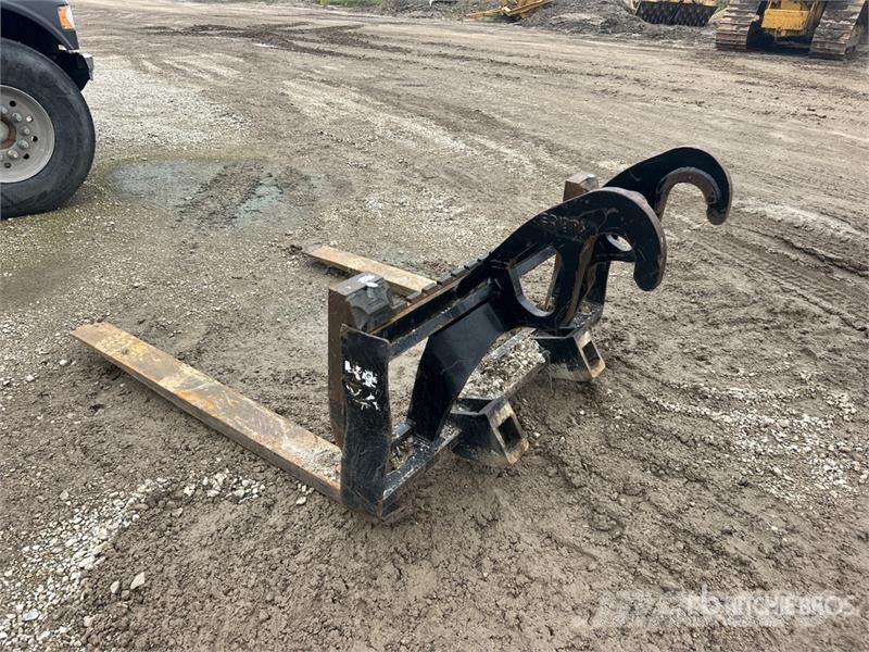 CAT 532-8222 60 in Q/C Wheel Loader Forks - Fits Cat 9 شوكات
