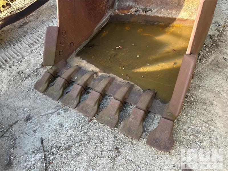 CAT 54 in Q/C Digging With hydraulic quick attachment Buckets