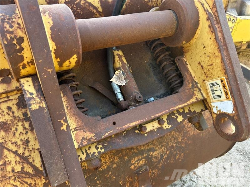 CAT 54 in Q/C Digging With hydraulic quick attachment Buckets