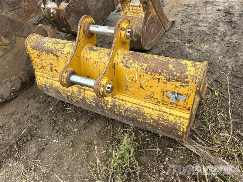 CAT 60 in Cleanup Excavator Bucket Godet