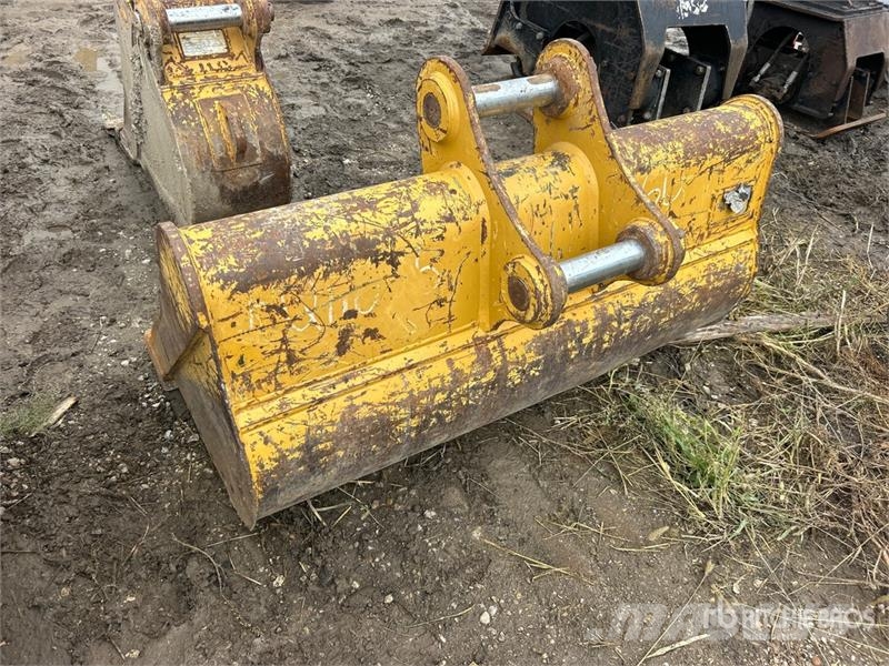 CAT 60 in Cleanup Excavator Bucket Godet