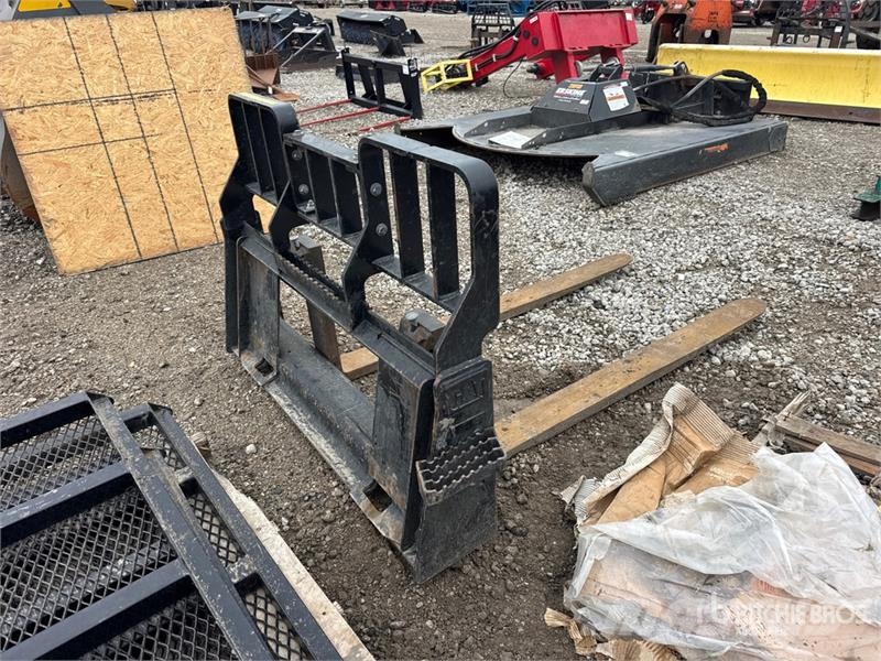 CAT 60 in Skid Steer Forks Vilice
