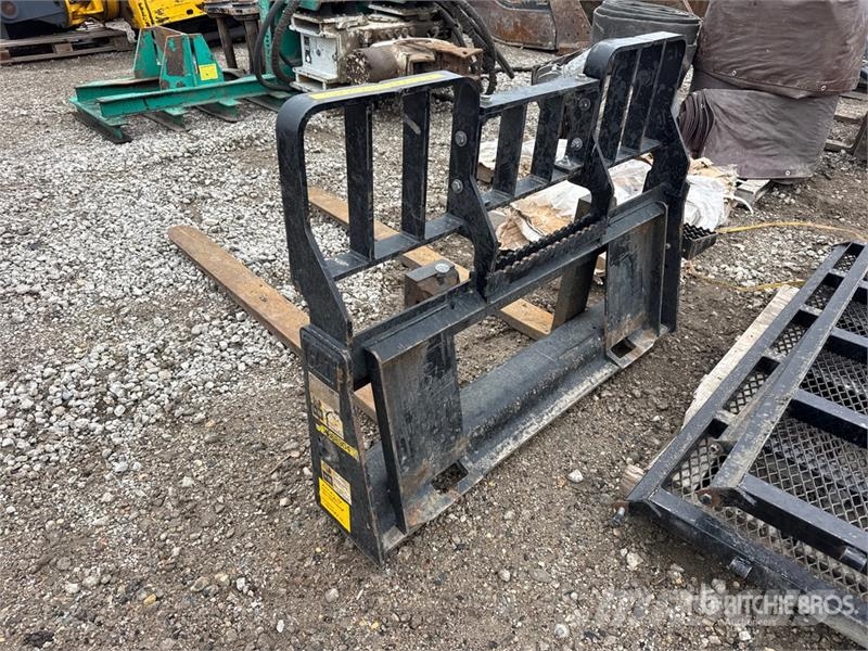 CAT 60 in Skid Steer Forks Vilice
