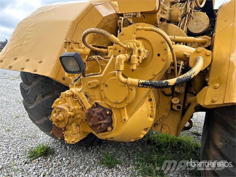 CAT 621F Földnyesők (szkréperek)