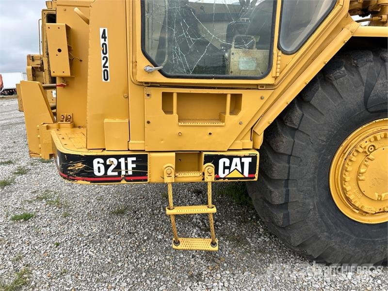 CAT 621F Földnyesők (szkréperek)