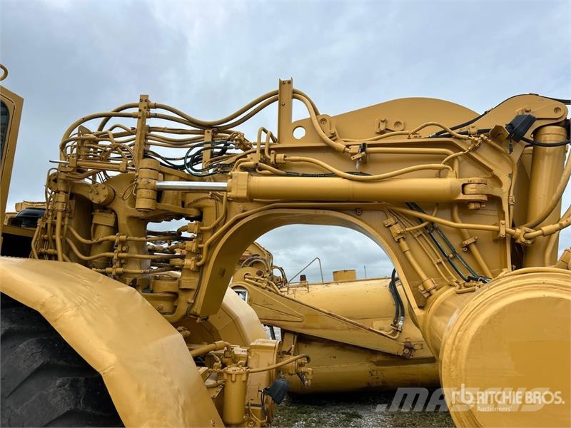 CAT 621F Földnyesők (szkréperek)