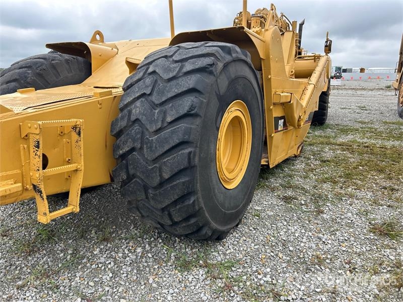 CAT 621F Földnyesők (szkréperek)