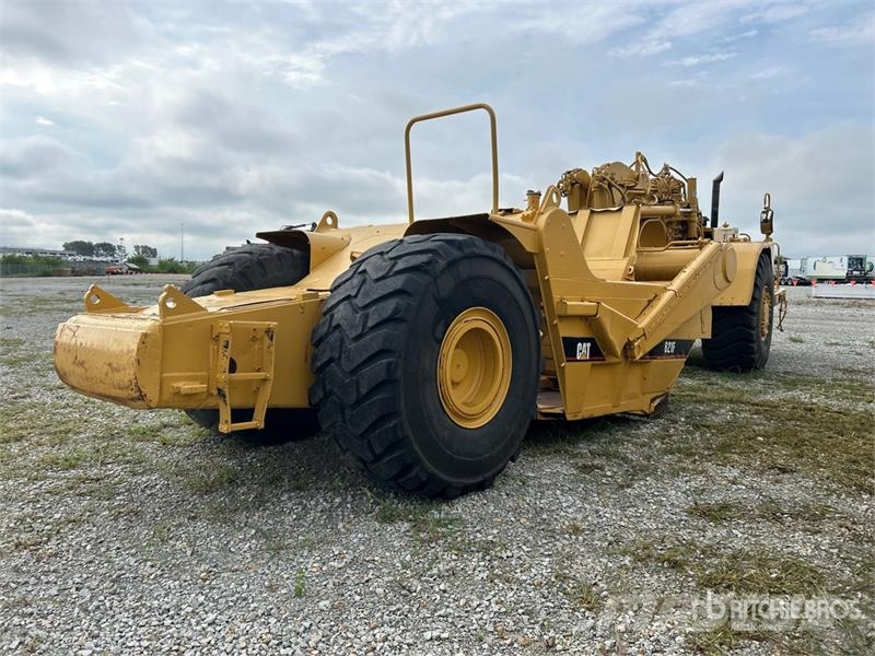 CAT 621F Földnyesők (szkréperek)