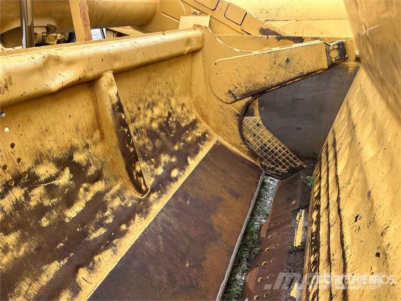 CAT 621F Földnyesők (szkréperek)