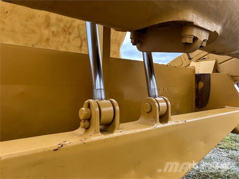 CAT 621F Földnyesők (szkréperek)