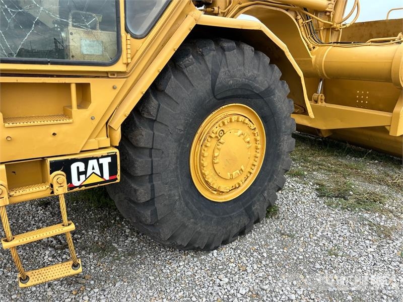 CAT 621F Földnyesők (szkréperek)