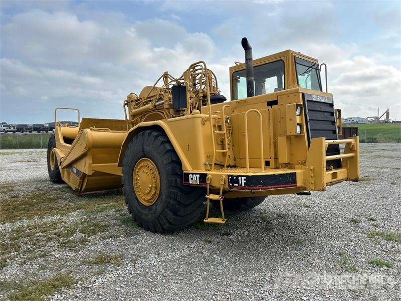 CAT 621F Földnyesők (szkréperek)