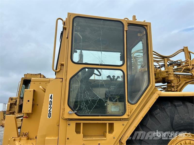 CAT 621F Földnyesők (szkréperek)