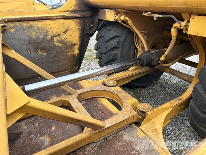 CAT 621F Földnyesők (szkréperek)