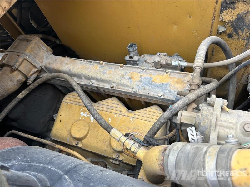 CAT 621F Földnyesők (szkréperek)