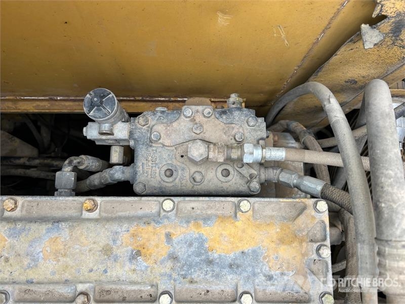 CAT 621F Földnyesők (szkréperek)