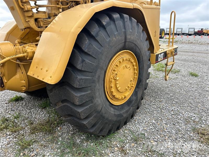 CAT 621F Földnyesők (szkréperek)