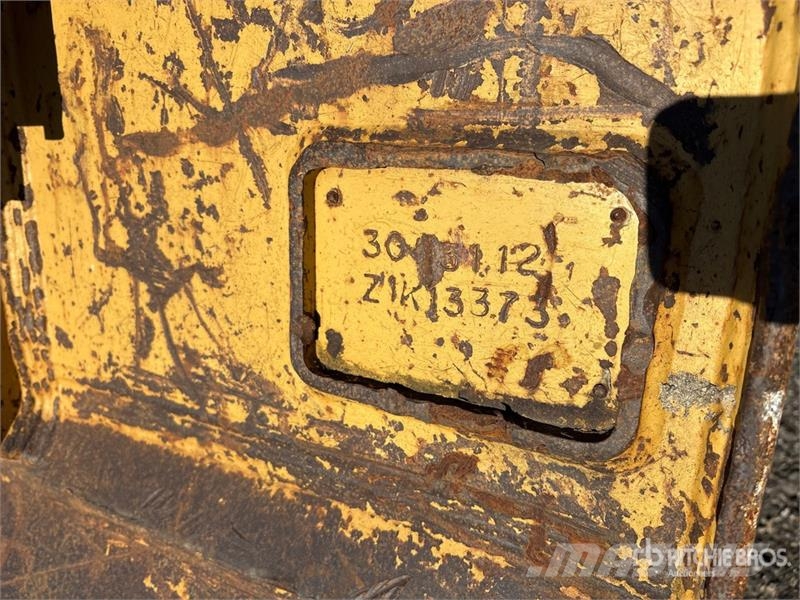 CAT 64 in Excavator Bucket - Fits Cat 345 Kašike / Korpe