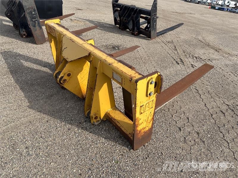 CAT 72 in Wheel Loader Forks - Fits Cat 953D Vilice