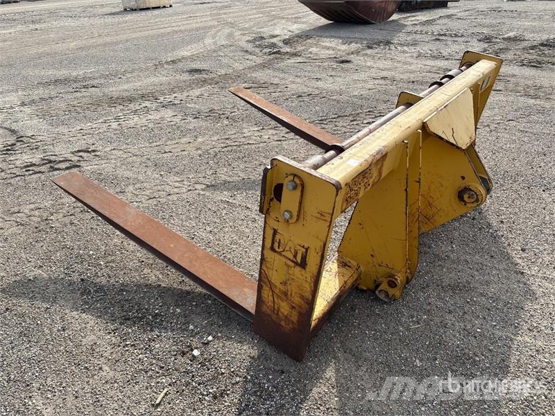 CAT 72 in Wheel Loader Forks - Fits Cat 953D Vilice