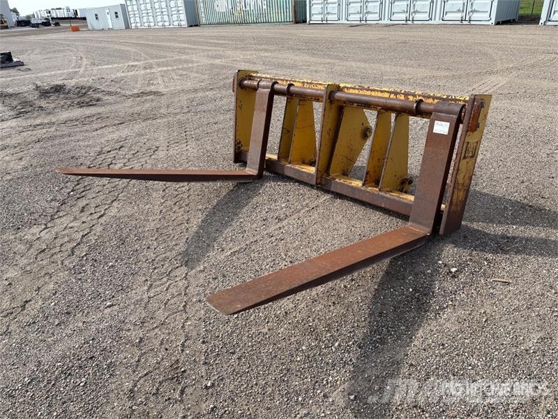 CAT 72 in Wheel Loader Forks - Fits Cat 953D Vilice