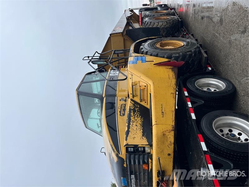 CAT 735 Dumper - Knickgelenk