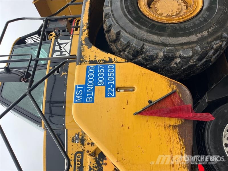 CAT 735 Dumper - Knickgelenk