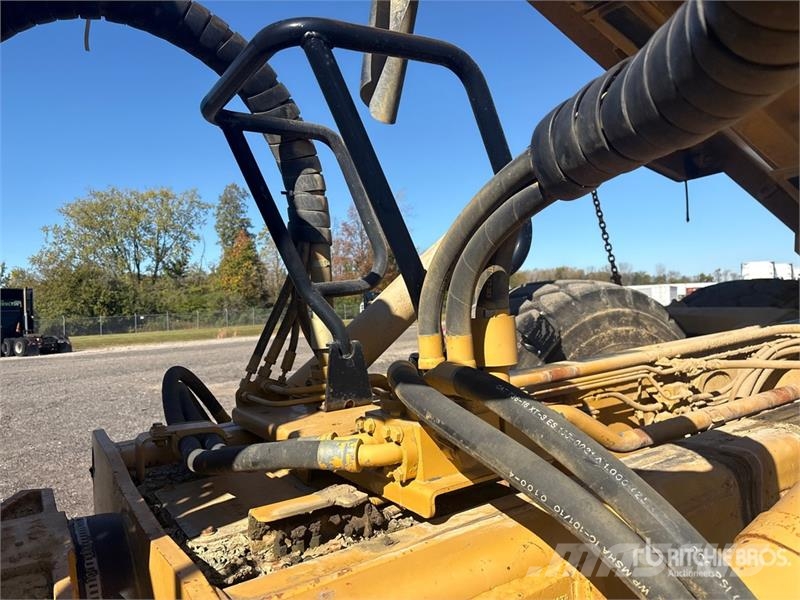 CAT 740 Caminhão basculante articulado ADT