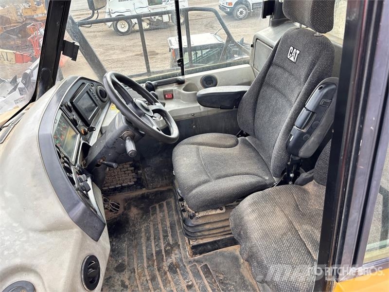 CAT 745C 鉸接式起吊車