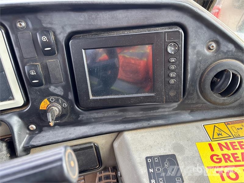 CAT 745C 鉸接式起吊車