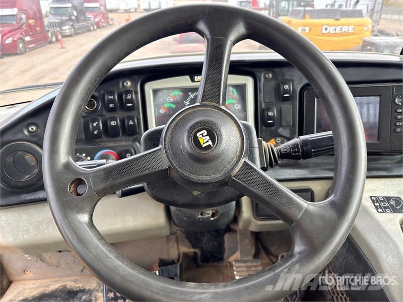 CAT 745C 鉸接式起吊車