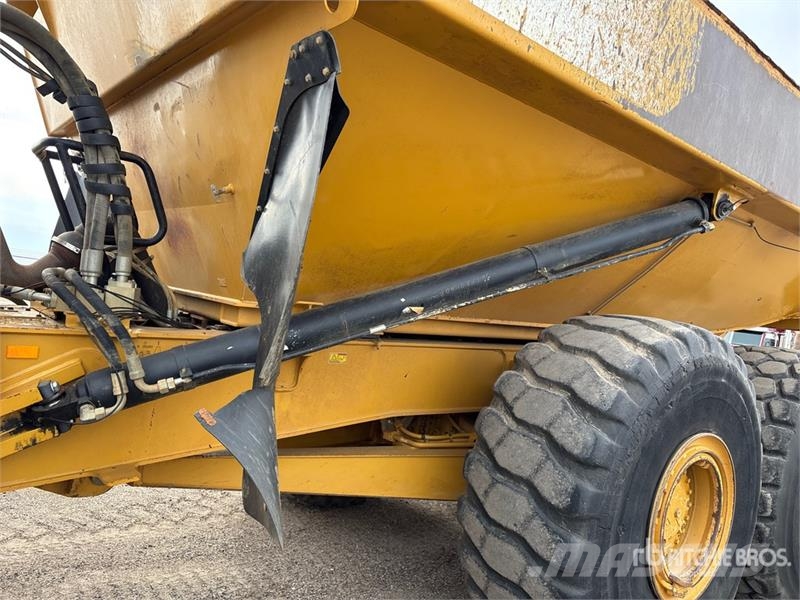 CAT 745C 鉸接式起吊車