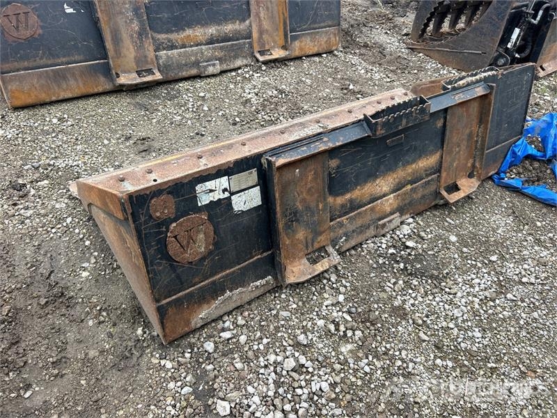 CAT 80 in 0.62 cyd Skid Steer Bucket Buckets