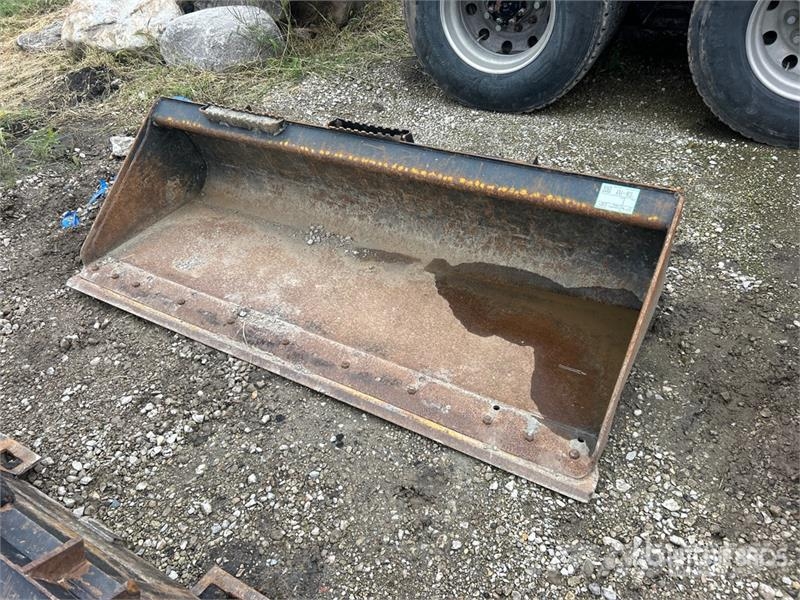 CAT 80 in 0.62 cyd Skid Steer Bucket Buckets