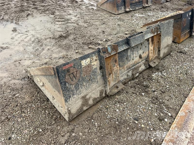 CAT 85 in 0.82 cyd Skid Steer Bucket Godet