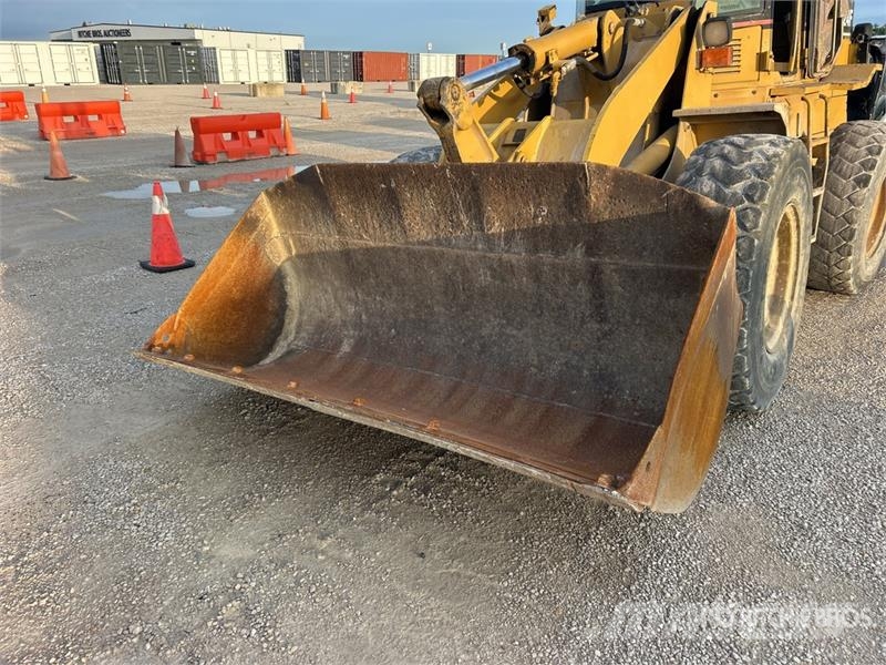 CAT 924F Фронтальні навантажувачі
